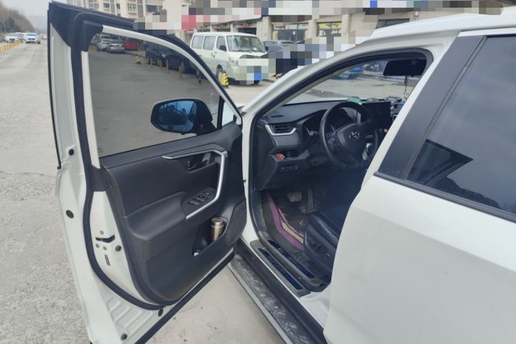 Used Toyota Wildlander 2022 2.0L CVT Two-Wheel Drive Leading Edition Driver Seat