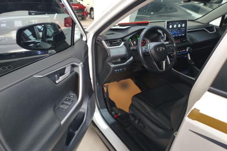 Used Toyota Wildlander 2022 2.0L CVT Two-Wheel Drive Luxury PLUS Edition Driver Seat