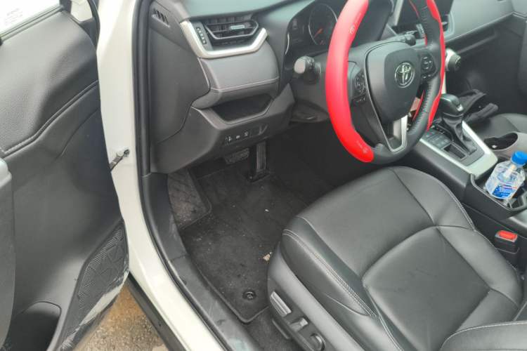 Used Toyota Wildlander 2022 2.0L CVT 4x4 Luxury PLUS Edition Driver Seat