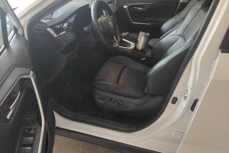 Used Toyota Wildlander 2022 2.0L CVT Two-Wheel Drive Luxury PLUS Edition Driver Seat