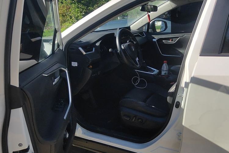 Used Toyota Wildlander 2022 Dual-Engine 2.5L E-CVT Two-Wheel Drive Luxury PLUS Edition Driver Seat