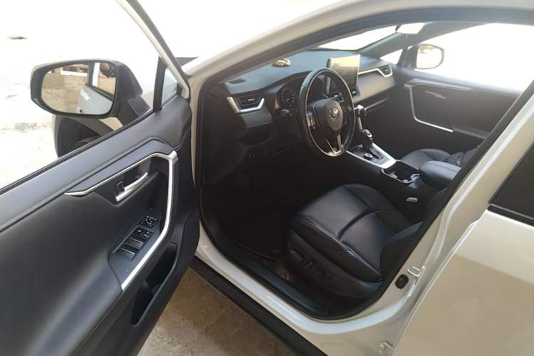 Used Toyota Wildlander 2022 Dual-Motor 2.5L E-CVT 4x4 Luxury PLUS Edition Driver Seat