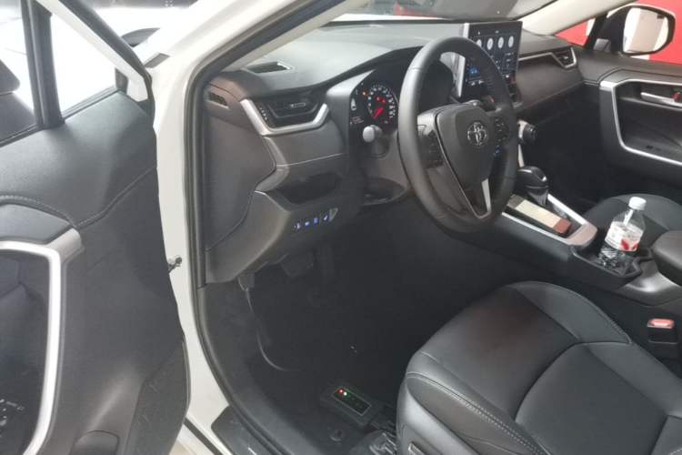 Used Toyota Wildlander 2022 2.0L CVT Two-Wheel Drive Luxury PLUS Edition Driver Seat