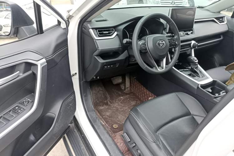 Used Toyota Wildlander 2022 Dual-Engine 2.5L E-CVT Two-Wheel Drive Luxury PLUS Edition Driver Seat