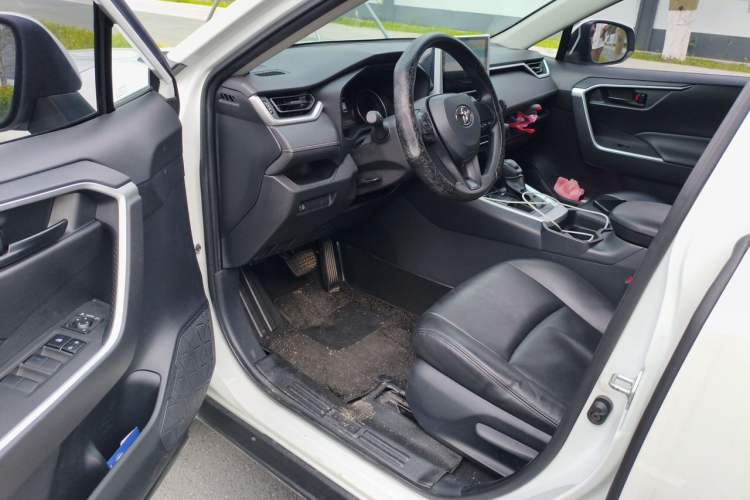Used Toyota Wildlander 2022 Updated Version 2.0L CVT Two-Wheel Drive Leading Edition Driver Seat