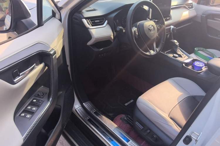 Used Toyota Wildlander 2022 Dual-Engine 2.5L E-CVT Four-Wheel Drive Luxury Edition Driver Seat