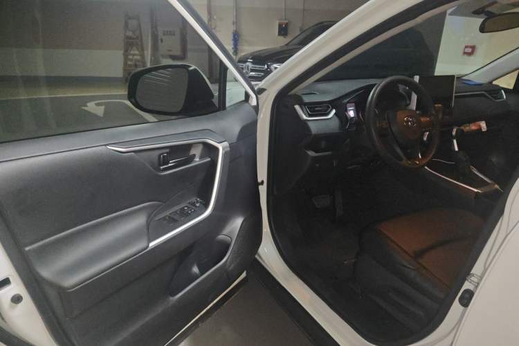 Used Toyota Wildlander 2022 2.0L CVT Two-Wheel Drive Leading Edition Driver Seat