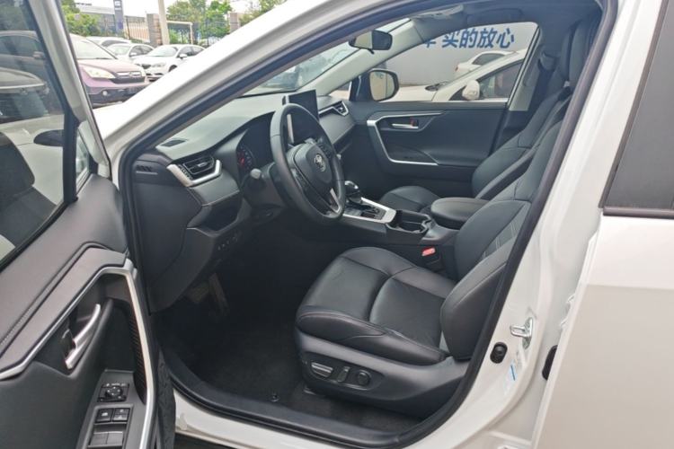 Used Toyota Wildlander 2022 2.0L CVT 4x4 Luxury PLUS Edition Driver Seat