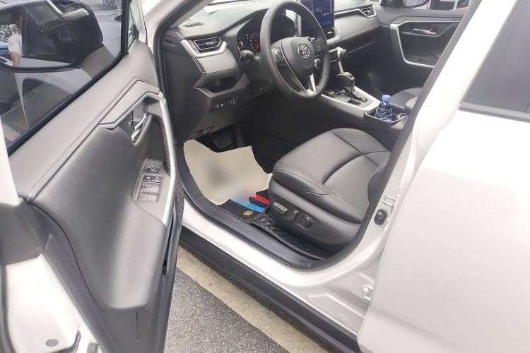 Used Toyota Wildlander 2022 2.0L CVT Four-Wheel Drive Luxury Edition Driver Seat