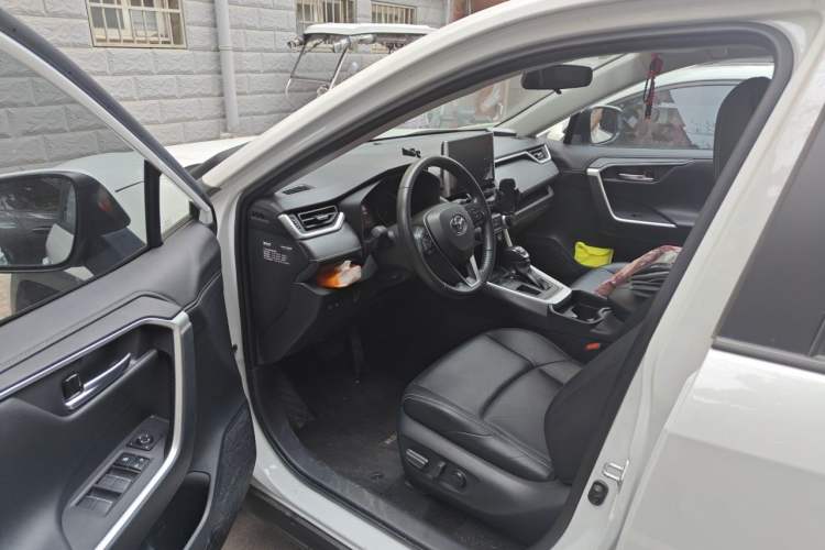 Used Toyota Wildlander 2022 2.0L CVT Two-Wheel Drive Luxury Edition Driver Seat