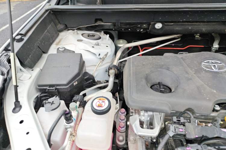 Used Toyota Wildlander 2022 Dual-Engine 2.5L E-CVT Two-Wheel Drive Prestige Edition Engine Bay Right
