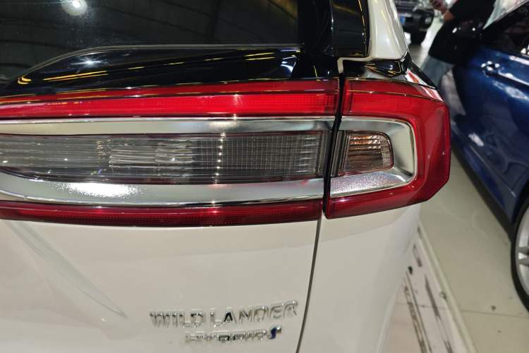 Used Toyota Wildlander 2022 Dual-Engine 2.5L E-CVT Two-Wheel Drive Prestige Edition Exterior 3