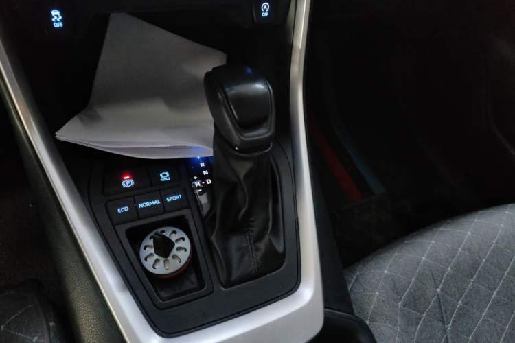 Used Toyota Wildlander 2022 Updated Version 2.0L CVT Two-Wheel Drive Leading Edition Gear Lever
