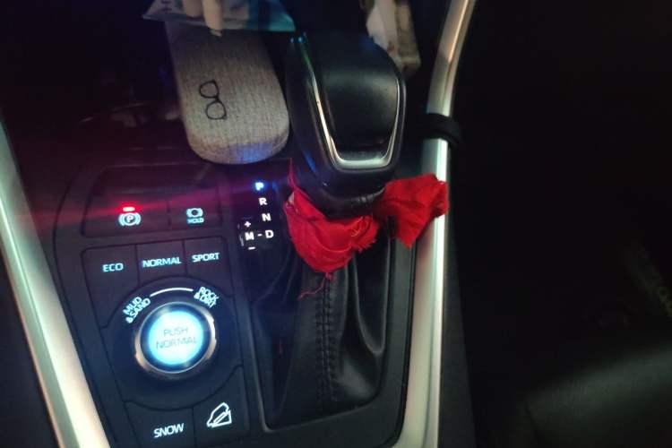 Used Toyota Wildlander 2022 2.0L CVT Four-Wheel Drive Premium Edition Gear Lever