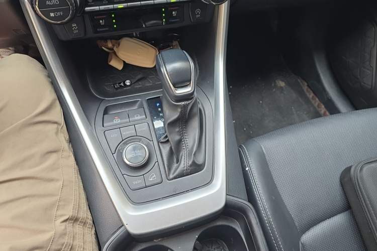 Used Toyota Wildlander 2022 2.0L CVT Four-Wheel Drive Premium Edition Gear Lever