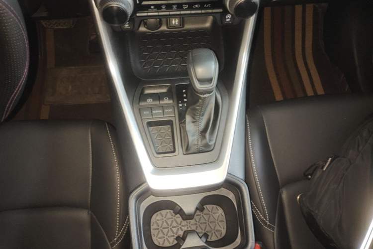 Used Toyota Wildlander 2022 Updated Version 2.0L CVT Two-Wheel Drive Leading Edition Gear Lever