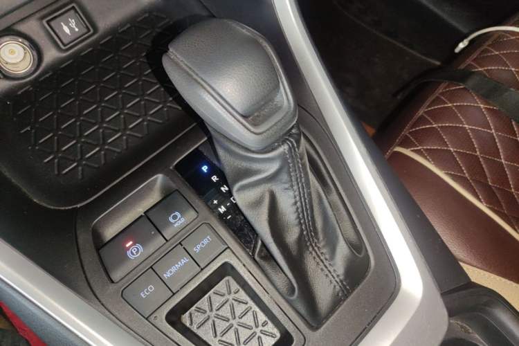 Used Toyota Wildlander 2022 2.0L CVT Two-Wheel Drive Leading Edition Gear Lever