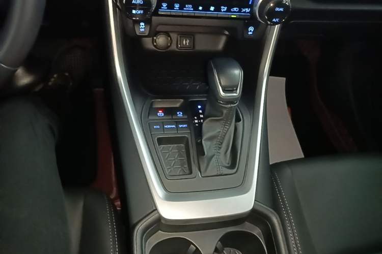 Used Toyota Wildlander 2022 2.0L CVT Two-Wheel Drive Luxury PLUS Edition Gear Lever