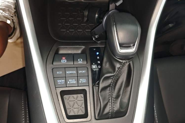 Used Toyota Wildlander 2022 2.0L CVT 4x4 Luxury PLUS Edition Gear Lever