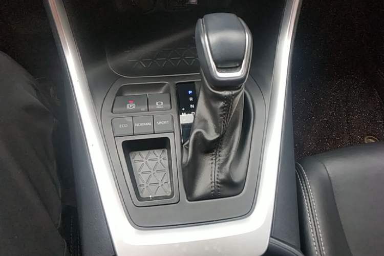 Used Toyota Wildlander 2022 2.0L CVT Two-Wheel Drive Luxury Edition Gear Lever