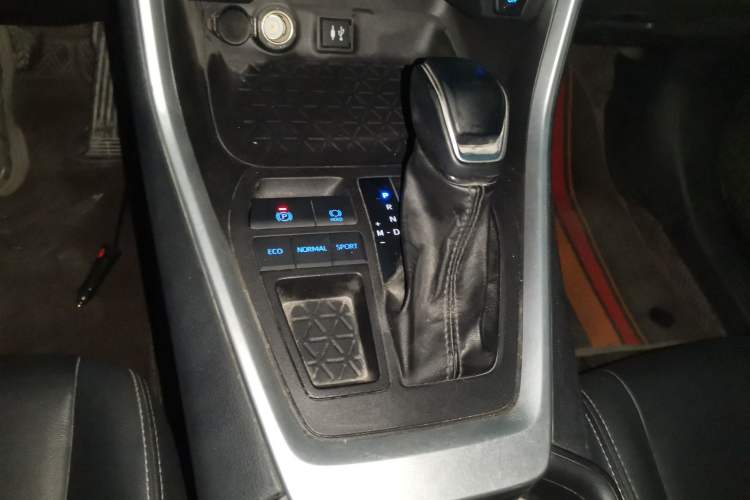Used Toyota Wildlander 2022 2.0L CVT Two-Wheel Drive Luxury PLUS Edition Gear Lever