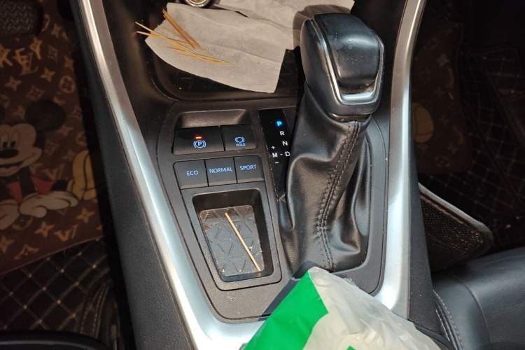 Used Toyota Wildlander 2022 2.0L CVT Two-Wheel Drive Luxury PLUS Edition Gear Lever