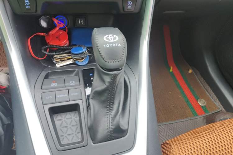 Used Toyota Wildlander 2022 2.0L CVT Two-Wheel Drive Luxury PLUS Edition Gear Lever