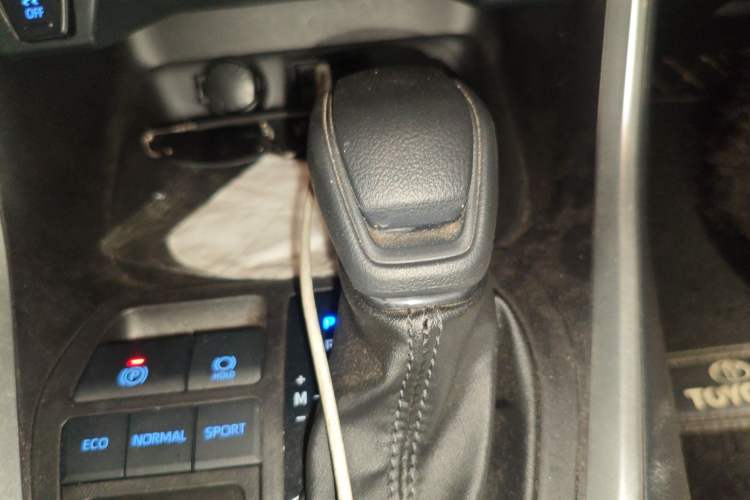 Used Toyota Wildlander 2022 2.0L CVT Two-Wheel Drive Leading Edition Gear Lever