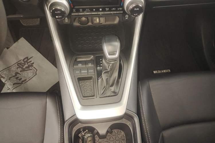 Used Toyota Wildlander 2022 2.0L CVT Two-Wheel Drive Luxury PLUS Edition Gear Lever
