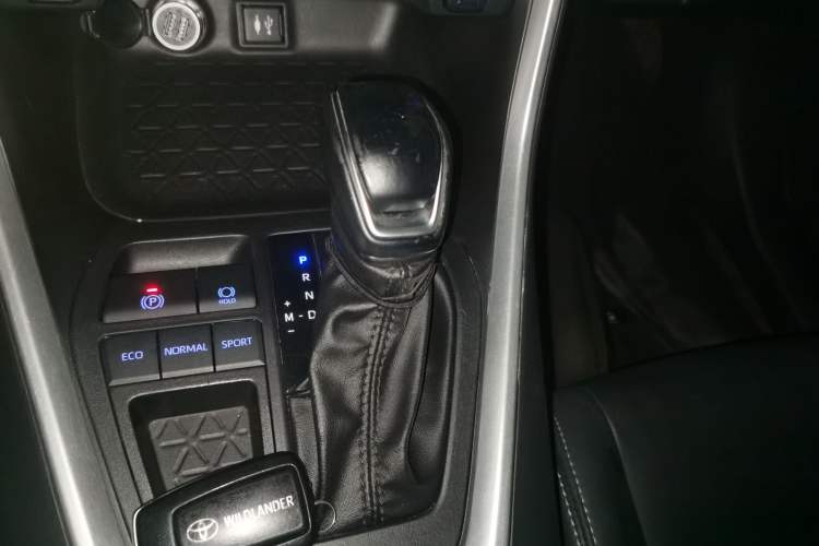 Used Toyota Wildlander 2022 2.0L CVT Two-Wheel Drive Luxury PLUS Edition Gear Lever
