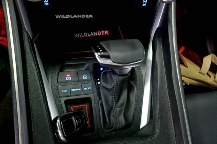 Used Toyota Wildlander 2022 2.0L CVT Two-Wheel Drive Luxury PLUS Edition Gear Lever