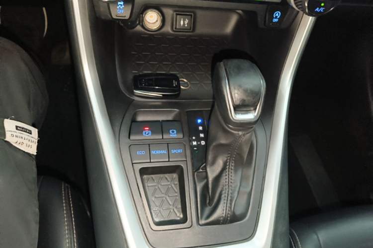 Used Toyota Wildlander 2022 2.0L CVT Two-Wheel Drive Luxury Edition Gear Lever
