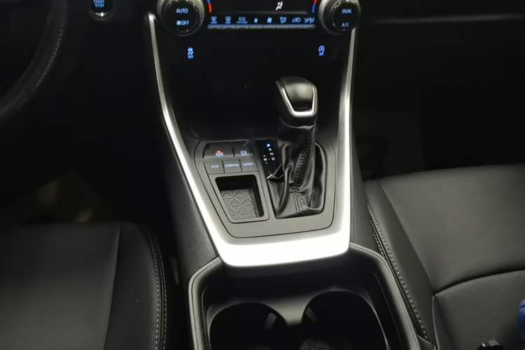 Used Toyota Wildlander 2022 2.0L CVT Two-Wheel Drive Luxury PLUS Edition Gear Lever