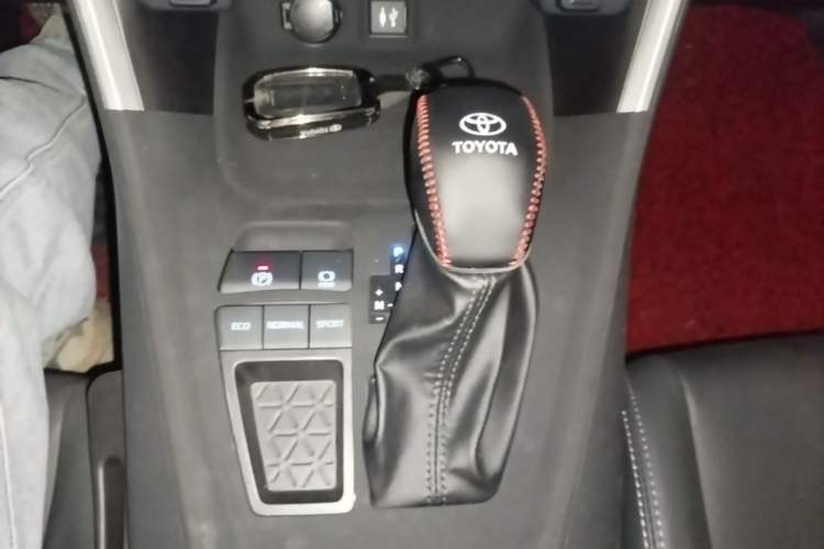 Used Toyota Wildlander 2022 2.0L CVT Two-Wheel Drive Luxury PLUS Edition Gear Lever