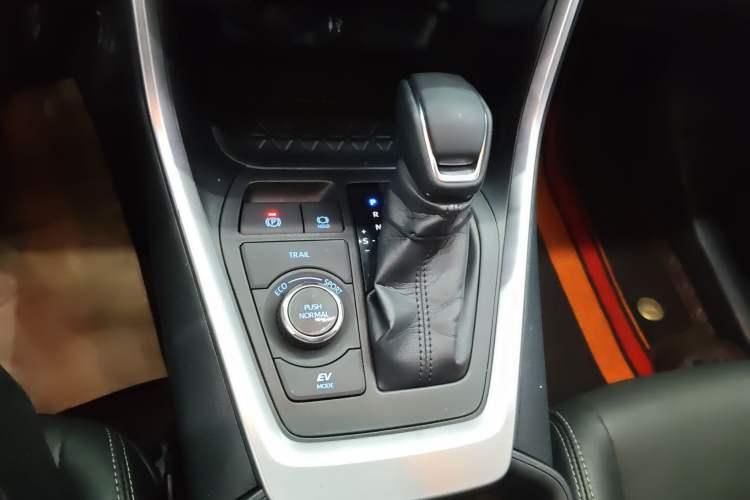 Used Toyota Wildlander 2022 Dual-Engine 2.5L E-CVT Four-Wheel Drive Luxury Edition Gear Lever