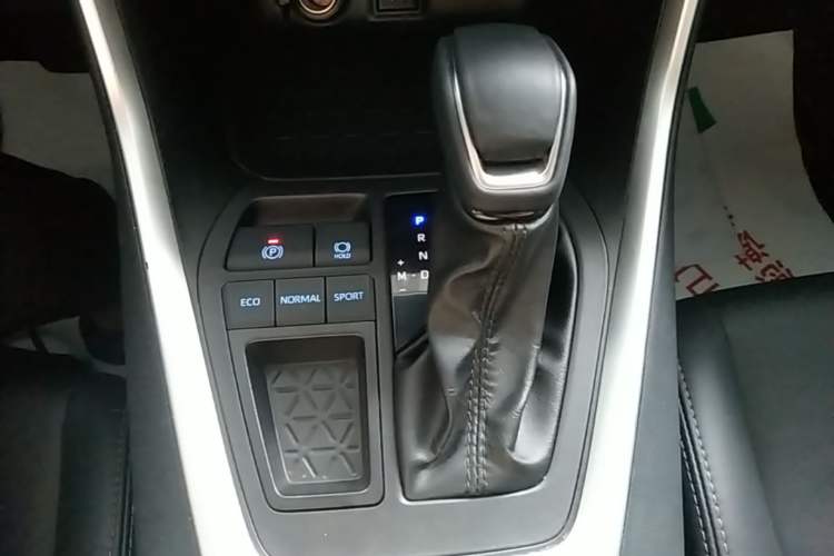 Used Toyota Wildlander 2022 2.0L CVT Two-Wheel Drive Luxury PLUS Edition Gear Lever