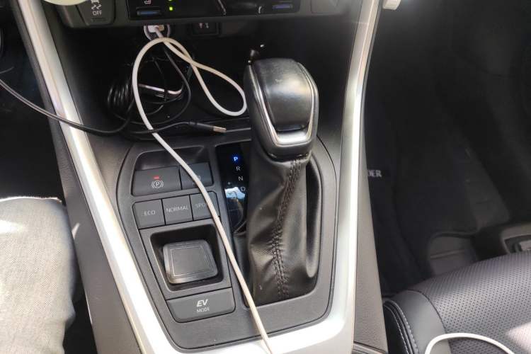 Used Toyota Wildlander 2022 Dual-Engine 2.5L E-CVT Two-Wheel Drive Prestige Edition Gear Lever