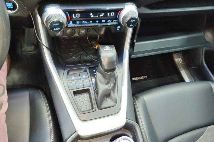 Used Toyota Wildlander 2022 2.0L CVT Two-Wheel Drive Luxury Edition Gear Lever