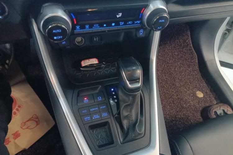 Used Toyota Wildlander 2022 2.0L CVT Four-Wheel Drive Luxury Edition Gear Lever