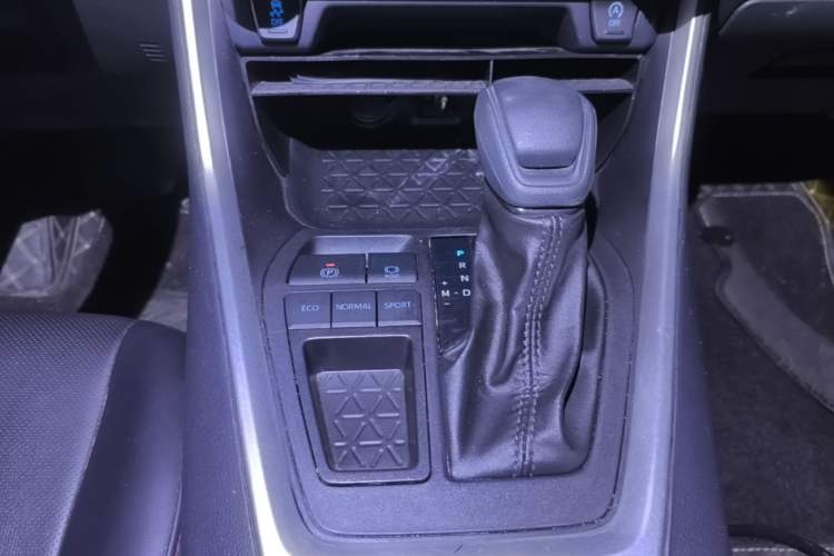 Used Toyota Wildlander 2022 Updated Version 2.0L CVT Two-Wheel Drive Leading Edition Gear Lever