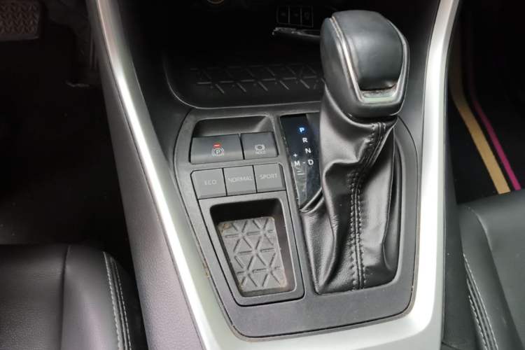 Used Toyota Wildlander 2022 2.0L CVT Two-Wheel Drive Luxury PLUS Edition Gear Lever