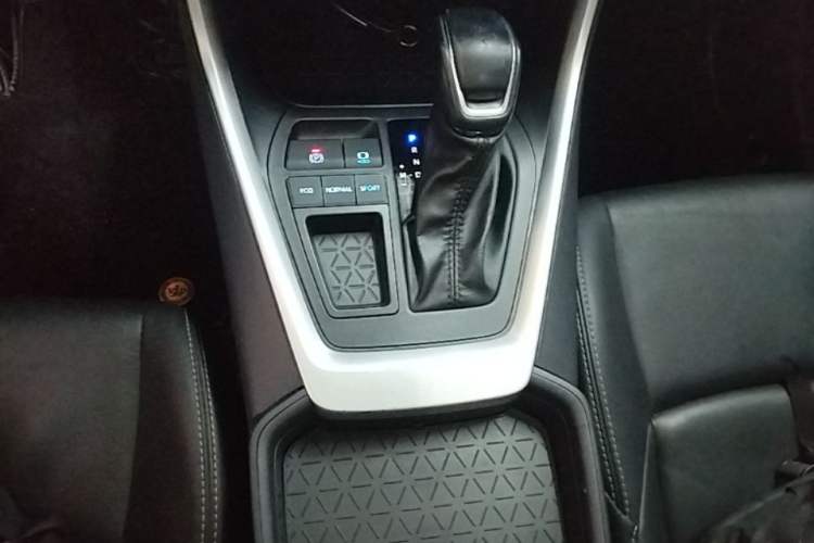 Used Toyota Wildlander 2022 2.0L CVT Two-Wheel Drive Luxury PLUS Edition Gear Lever