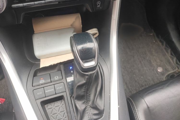 Used Toyota Wildlander 2022 2.0L CVT Two-Wheel Drive Luxury PLUS Edition Gear Lever