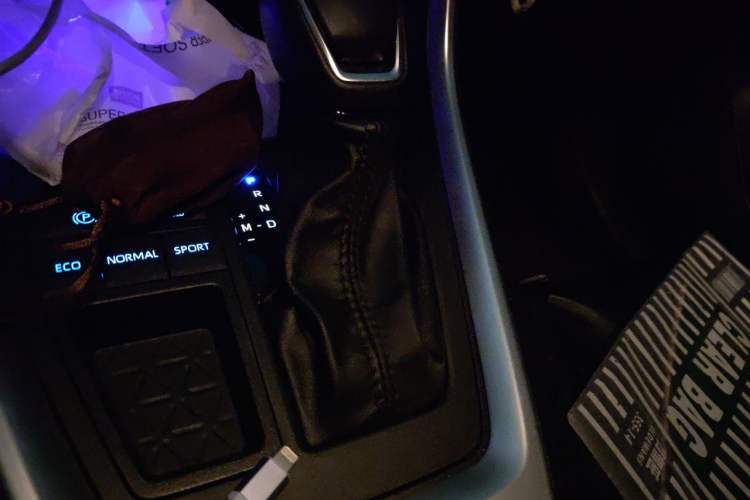 Used Toyota Wildlander 2022 2.0L CVT Two-Wheel Drive Luxury PLUS Edition Gear Lever