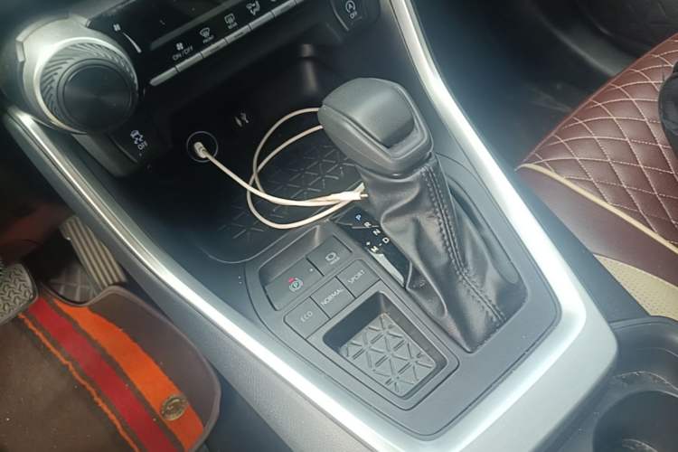 Used Toyota Wildlander 2022 2.0L CVT Two-Wheel Drive Leading Edition Gear Lever