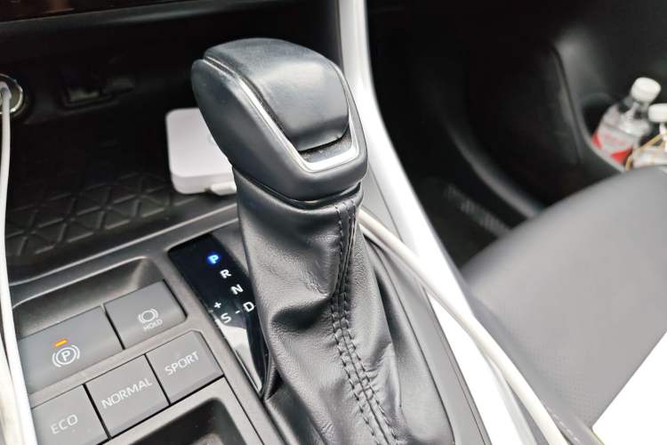 Used Toyota Wildlander 2022 Dual-Engine 2.5L E-CVT Two-Wheel Drive Prestige Edition Gear Lever