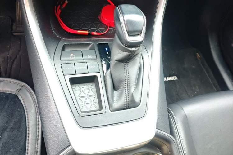 Used Toyota Wildlander 2022 2.0L CVT Two-Wheel Drive Luxury Edition Gear Lever