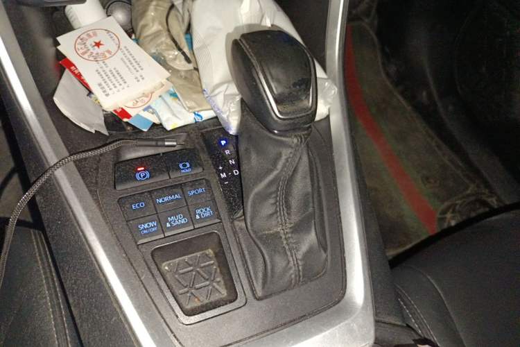 Used Toyota Wildlander 2022 2.0L CVT 4x4 Luxury PLUS Edition Gear Lever