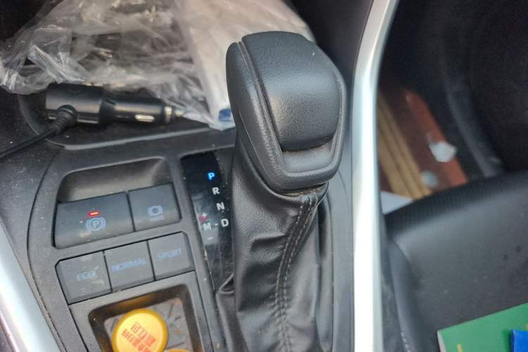 Used Toyota Wildlander 2022 Updated Version 2.0L CVT Two-Wheel Drive Leading Edition Gear Lever