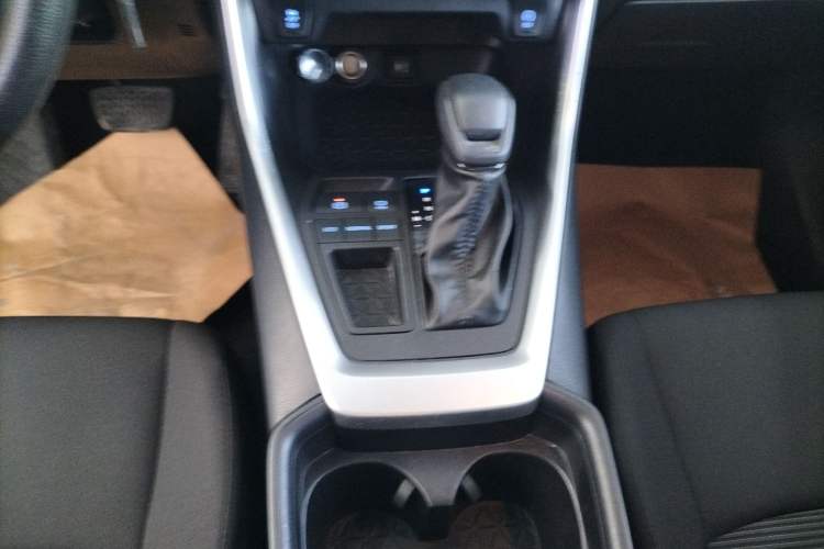 Used Toyota Wildlander 2022 Updated Version 2.0L CVT Two-Wheel Drive Leading Edition Gear Lever